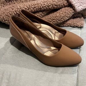 Alex Flex tan high heels